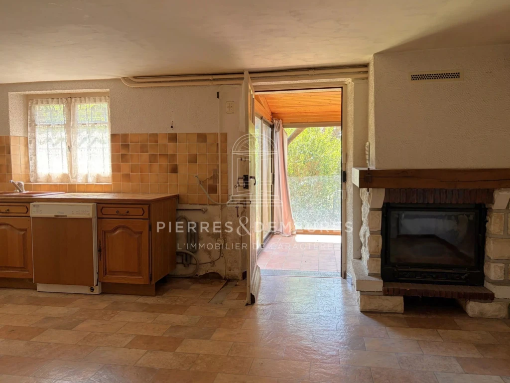 MAISON A VENDRE A SAINT-AMAND-MONTROND - MAISON FAMILIALE - MAISON LUMINEUSE - MAISON DE VILLE AVEC JARDIN A VENDRE - CUISINE D'ETE - REZ-DE-JARDIN