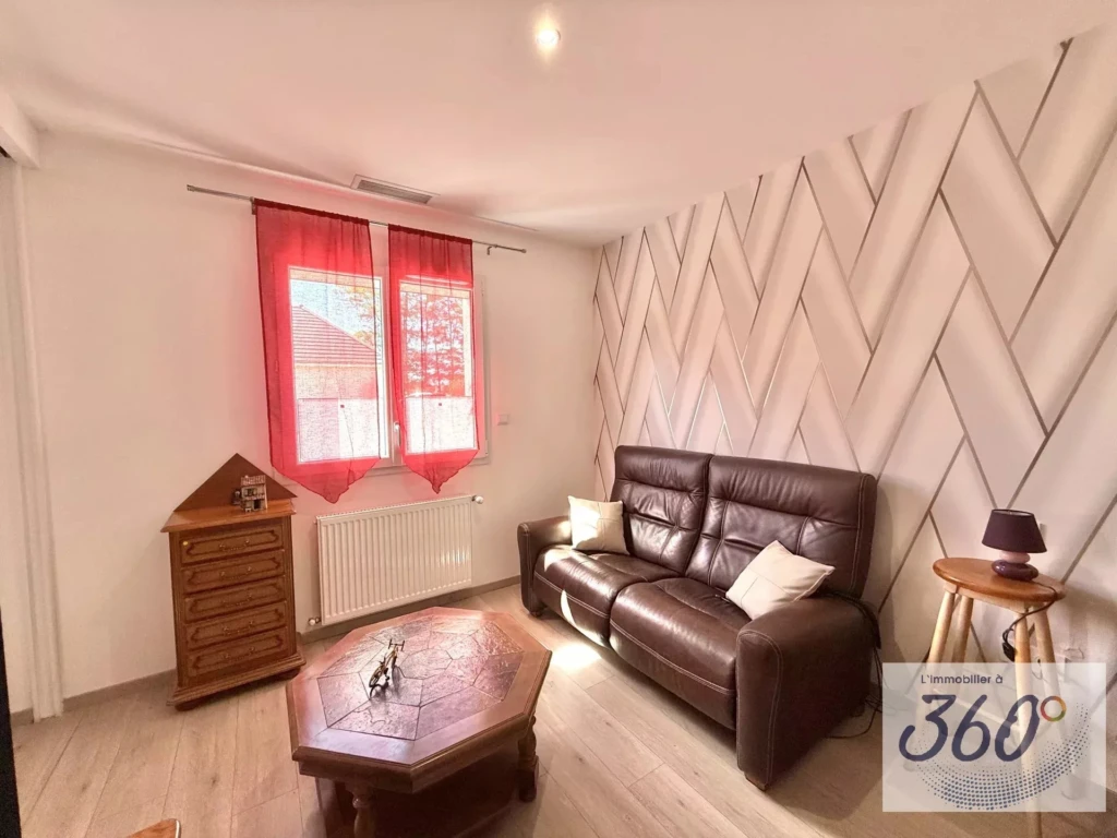 Pièce spacieuse, possibilité d'être une chambre.