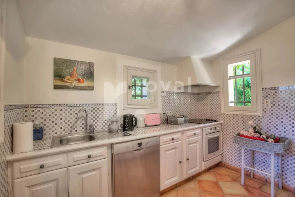 Cuisine ouverte dans la maison d'amis - Villa Provençale Châteauneuf-Grasse