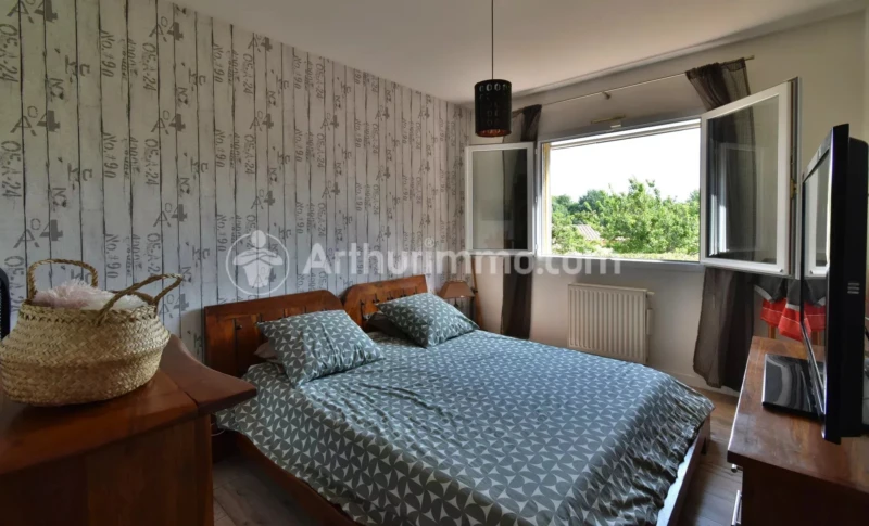 arboré chatgpt cloturée Cuisine ouverte double garage grande maison piscine Rouffiac Tolosan Sans vis-à-vis T7 véranda