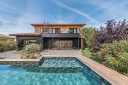 villa neuve avec piscine