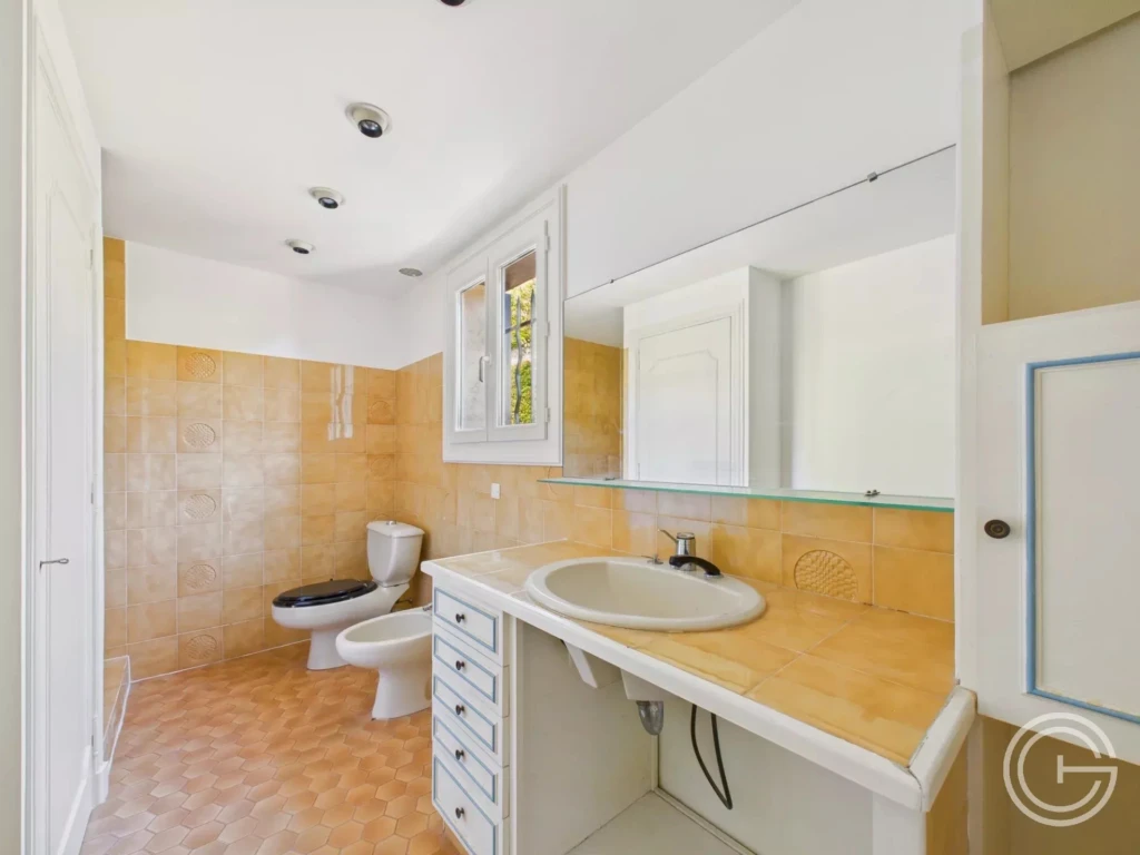 Villa individuelle 199m² avec Piscine + 1857m² de Jardin - LA COLLE SUR LOUP