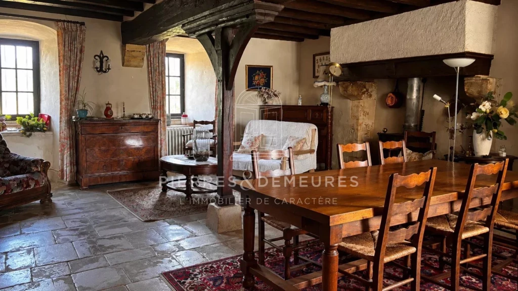 MANOIR AVEC DEPENDANCES - MANOIR AVEC PRAIRIE ET BOIS - FERME A VENDRE A NEUILLAY LES BOIS - BIEN DE CARATERE - CREATION GITES ET CHAMBRES D'HOTES - PIERRES ET POUTRES
