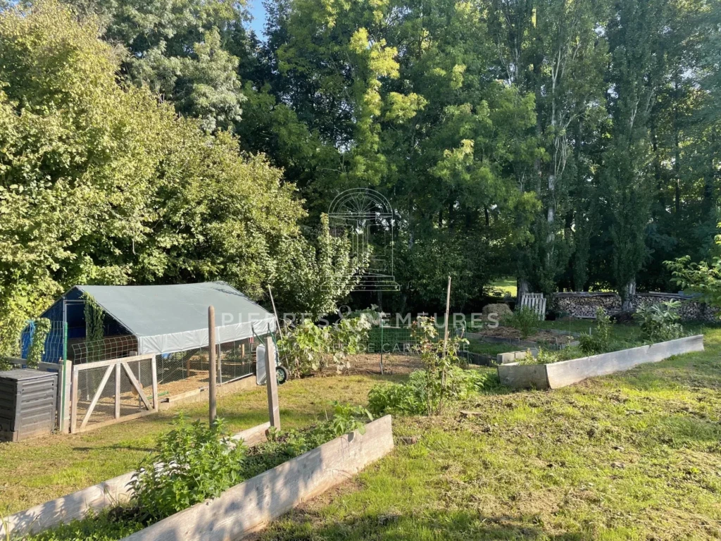 vivre au coeur de la anture-potager-verger-poulailler-vie en autonomie-vie en autarcie-pêche-étang empoissonné