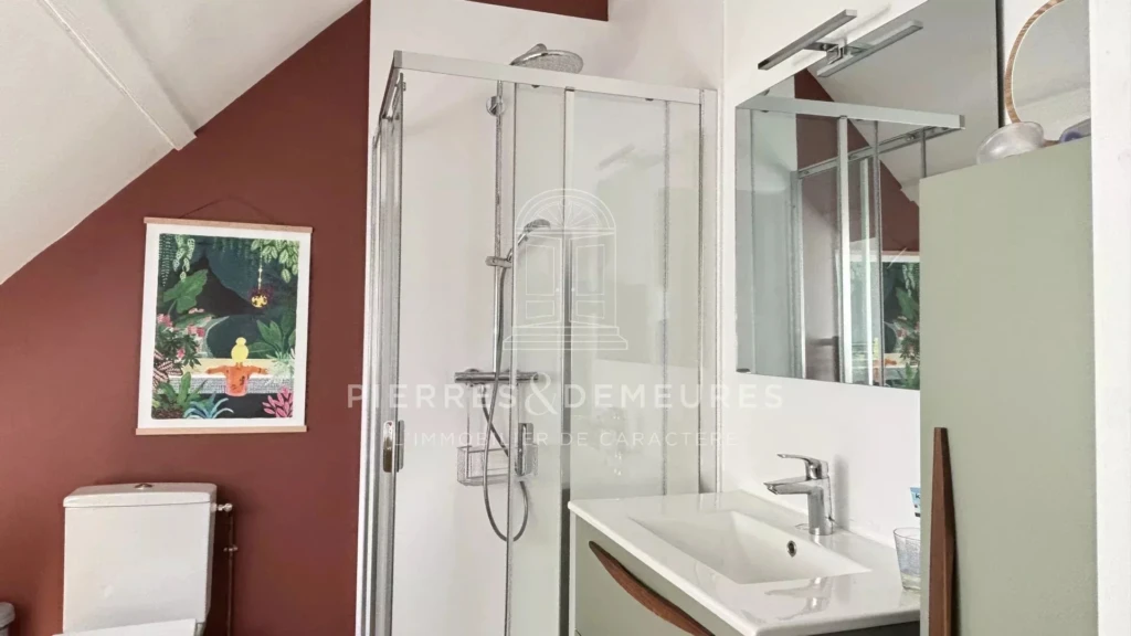 MAISON A VENDRE A ARDENTES - LONGERE - VERANDA - MAISON AVEC JARDIN - MAISON AVEC GARAGE - BIEN DE CHARME - POUTRES APPARENTES - TOMETTE - MAISON DE FAMILLE - SALLE D'EAU MINIMALISTE -