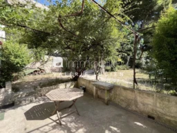 Mas Authentique à rénover Baux-de-Provence terrasse ombragée