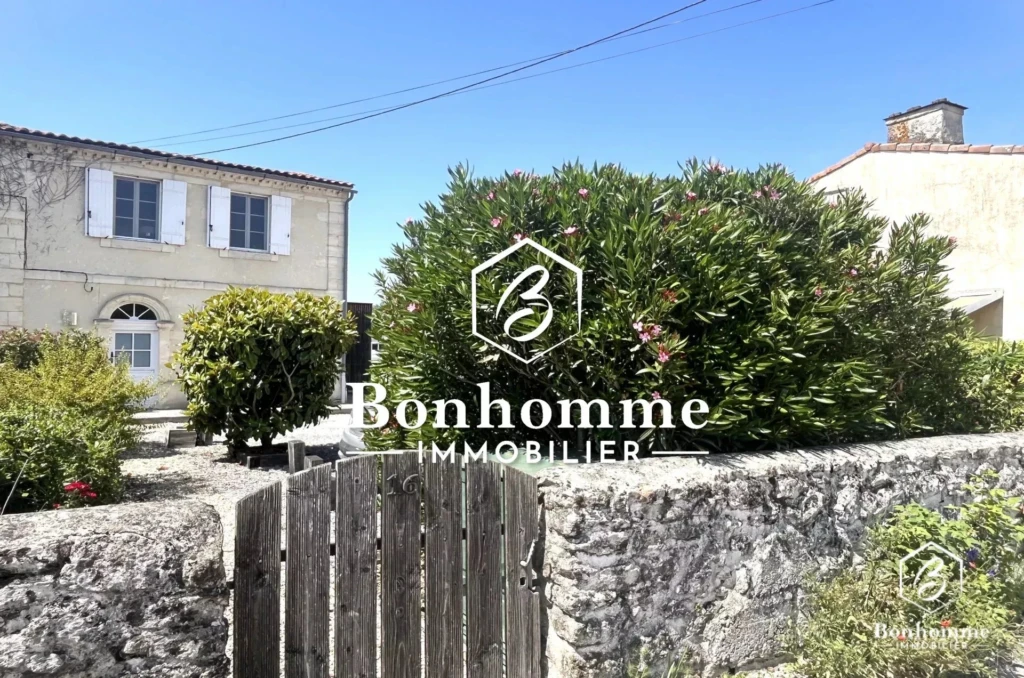 Charmante maison en pierre avec jardin sur l'avant