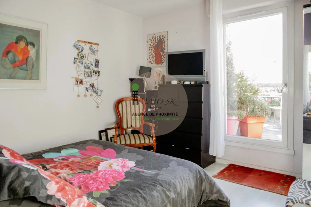 Benoit Cambronne Chometon Couple Grenelle Mariage Mariage Ville Parisien Mariage civil Marie-Caroline Motte Picquet Paris Paris XV Parisiens Place Gustave Tour eiffel cerisiers cherry blossom photogra