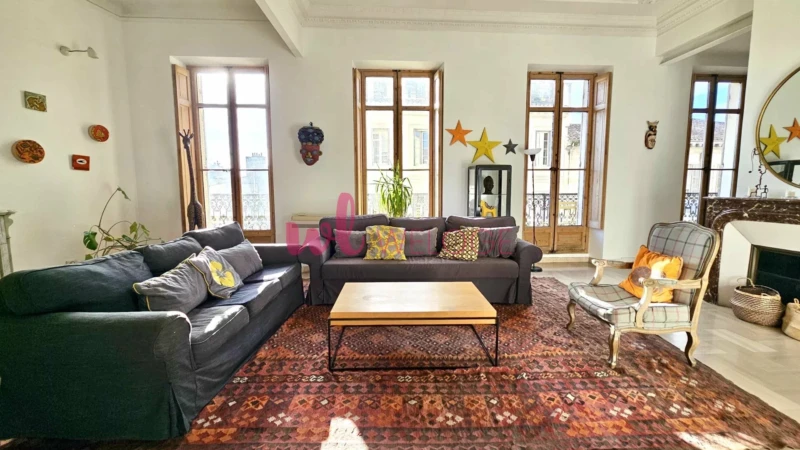 appartement 3 chambres charme ancien cheminee marseille 1er