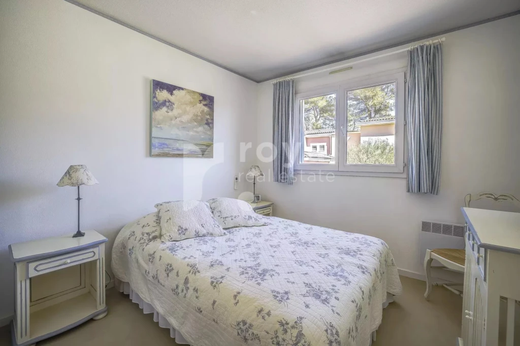 Chambre climatisée dans une villa au sein du domaine de Mougins Golf
