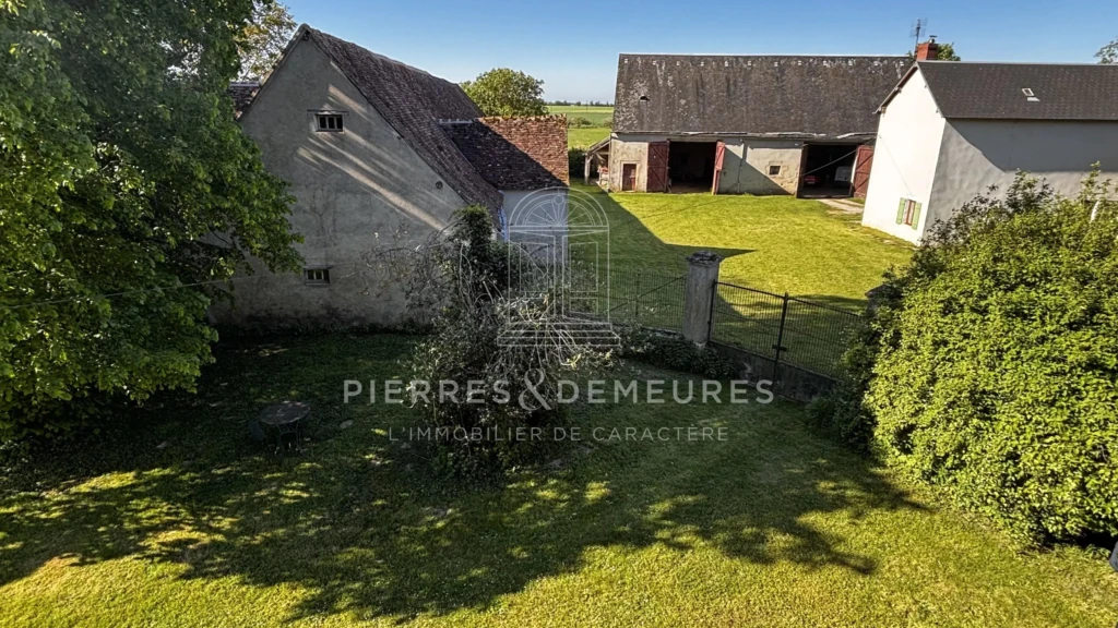 CHATEAU A RENOVER - CHATEAU A VENDRE DANS L'INDRE - CHATEAU AVEC PARC BOISE - CHATEAU AVEC PISCINE - CHATEAU AVEC DEPENDANCES - CREATION GITE CHAMBRES D'HOTES ET SALLES DE SEMINAIRES -