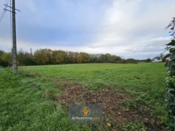 Beau terrain en zone naturelle 1 599 m² – La Laigne (17)