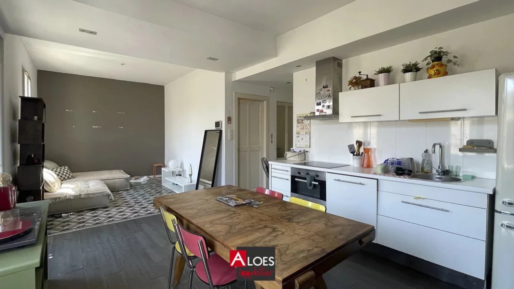 Maison Aigues-Mortes avec appartement et local garage
