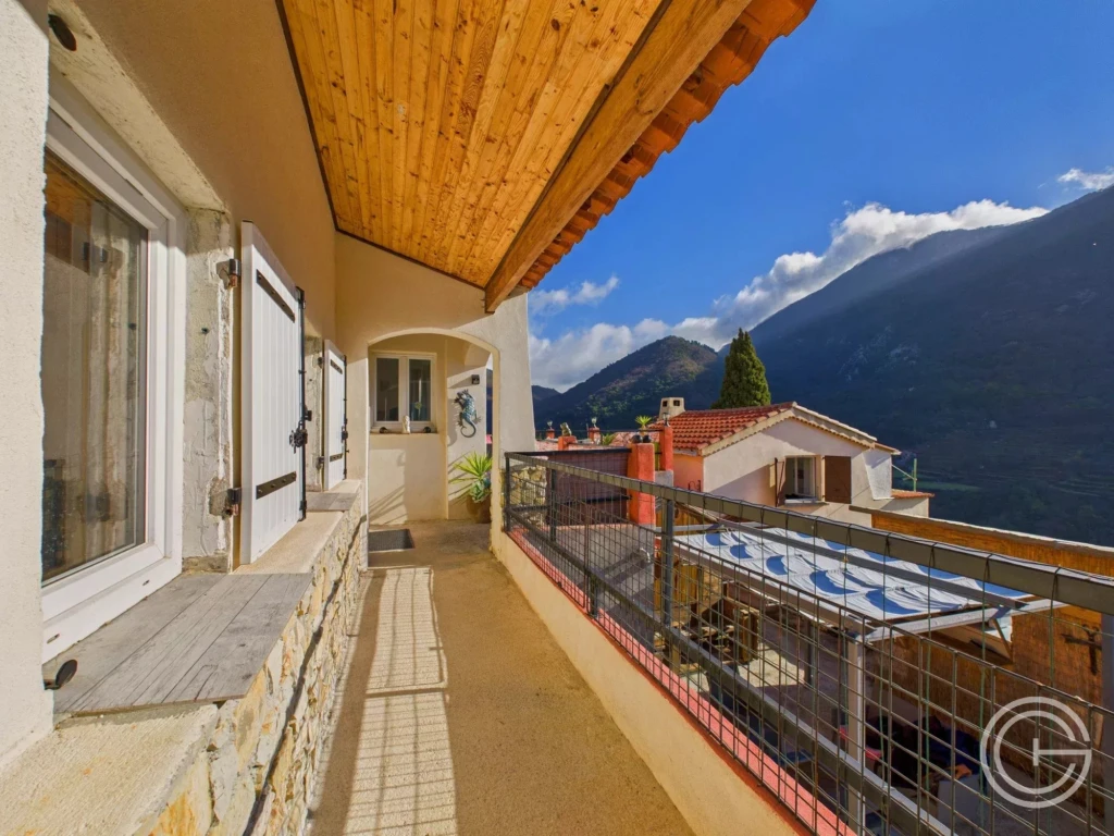 Propriété avec maison, gîte indépendant et studio – 7 500 m² de terrain - PEILLE