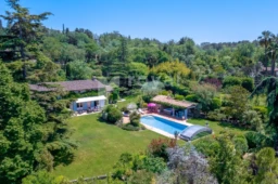 Villa provençale de luxe à Châteauneuf-Grasse avec jardin paysager