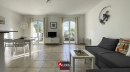 Marina Aigues-Mortes avec cave, secteur piscine