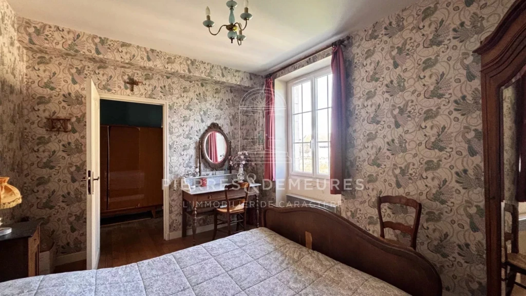 MANOIR - DEPENDANCES EN PIERRE - PROPRIETE AGRICOLE - BIEN DE CHARME - BIEN DE CARACTERE - FERME AVEC PRAIRIE ET BOIS - PROPRIETE A VENDRE A CHATEAUROUX - DOMAINE AGRICOLE A VENDRE DANS l'INDRE  
