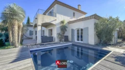 Marina Aigues-Mortes Port du Roy avec piscine
