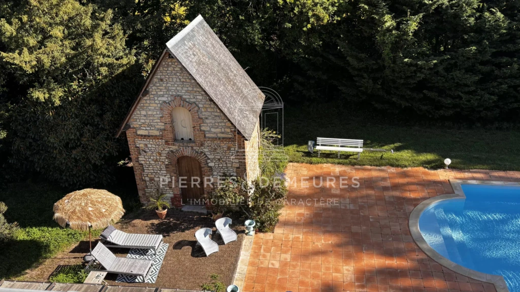 CHATEAU A RENOVER - CHATEAU A VENDRE DANS L'INDRE - CHATEAU AVEC PARC BOISE - CHATEAU AVEC PISCINE - CHATEAU AVEC DEPENDANCES - CREATION GITE CHAMBRES D'HOTES ET SALLES DE SEMINAIRES -