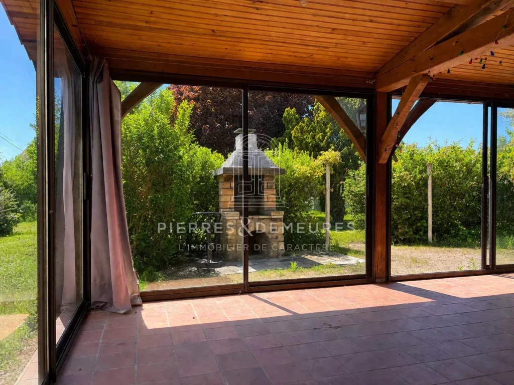 MAISON A VENDRE A SAINT-AMAND-MONTROND - MAISON FAMILIALE - MAISON LUMINEUSE - MAISON DE VILLE AVEC JARDIN A VENDRE - CUISINE D'ETE - VERANDA - REZ-DE-JARDIN
