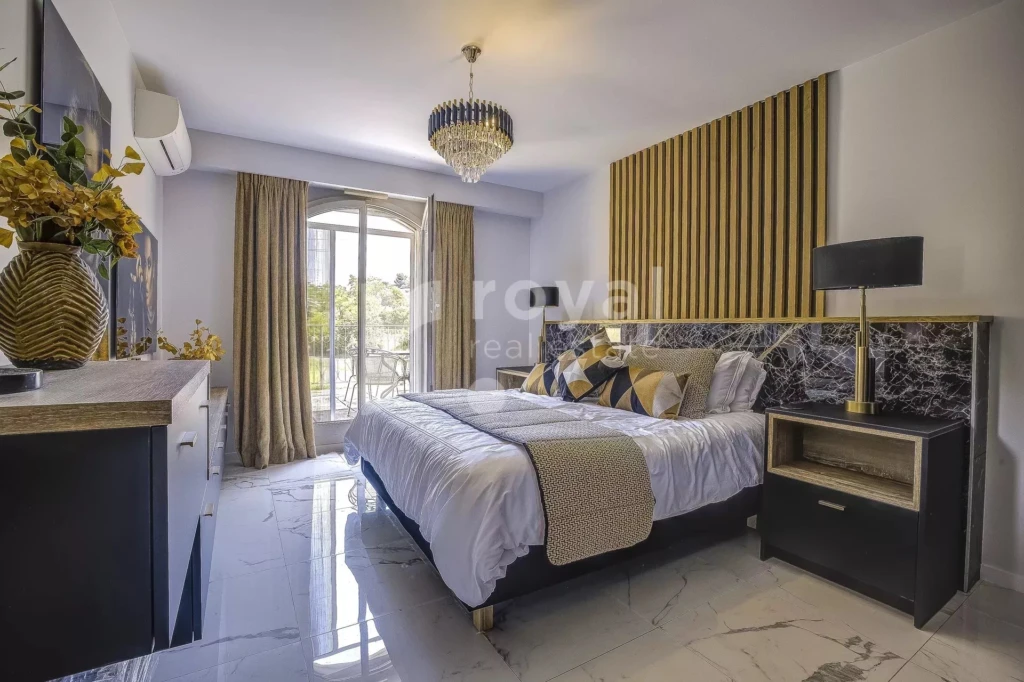 Chambre spacieuse et lumineuse dans une villa rénovée de prestige
