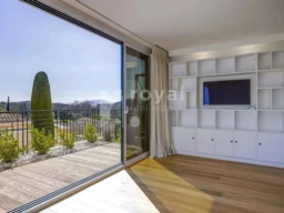 Terrasse avec vue verdure dans résidence Royal Mougins Golf