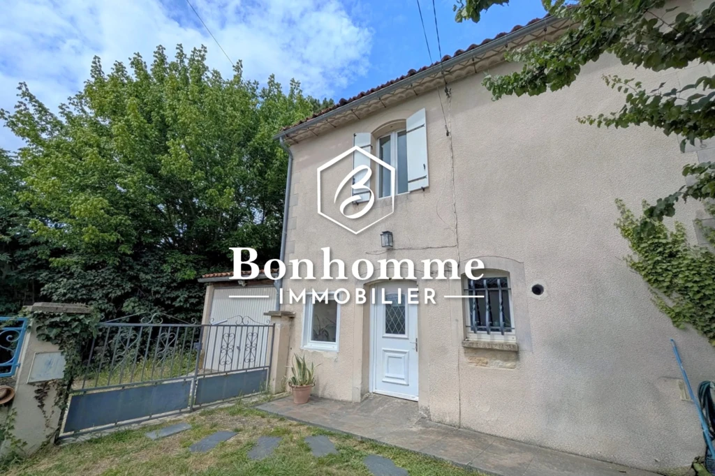Charmante maison ancienne avec jardin à vendre.
