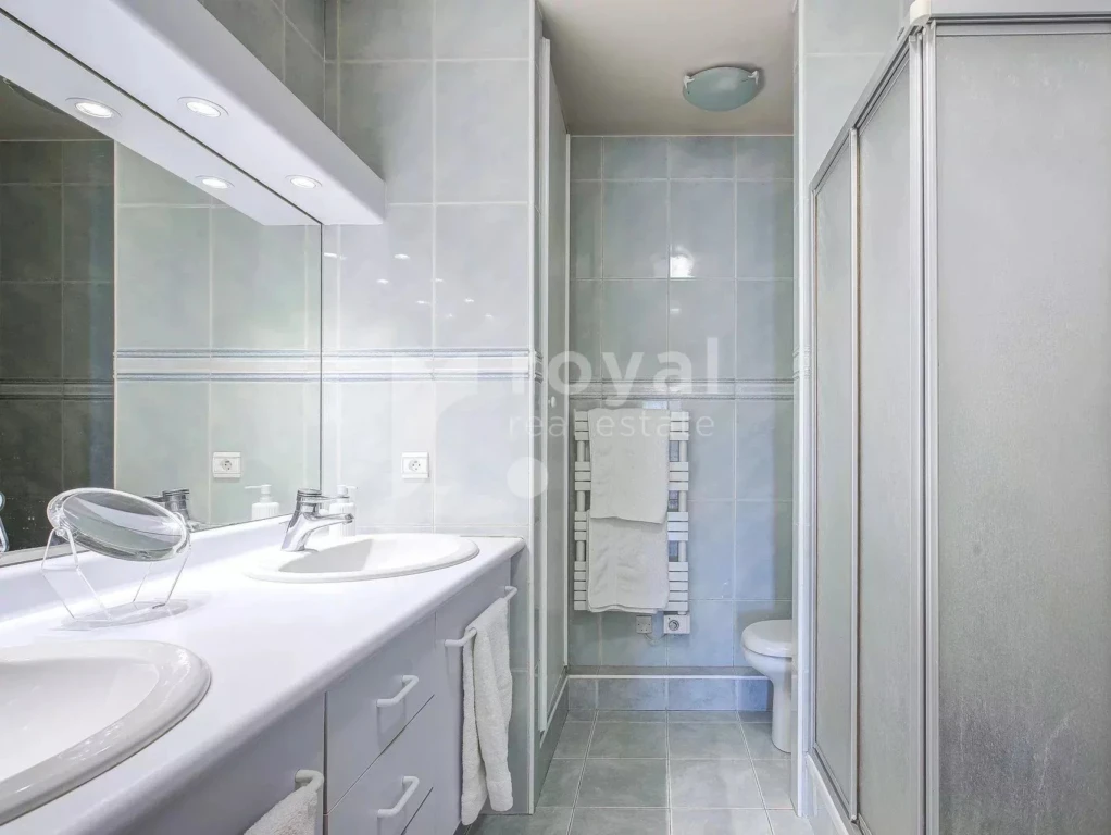 Salle de bain soignée en domaine sécurisé – Appartement Mougins