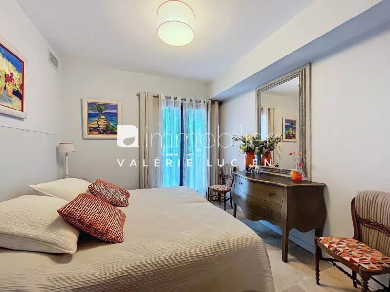 Appartement proche centre Saint-Rémy-de-Provence jolie chambre