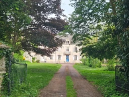 CHATEAU A RENOVER - CHATEAU A VENDRE DANS L'INDRE - CHATEAU AVEC PARC BOISE - CHATEAU AVEC PISCINE - CHATEAU AVEC DEPENDANCES - CREATION GITE CHAMBRES D'HOTES ET SALLES DE SEMINAIRES -