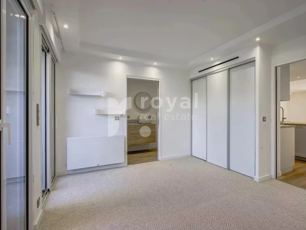 Suite parentale avec salle de douche dans appartement Royal Mougins Golf