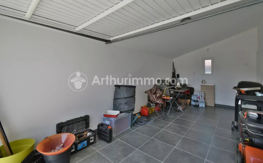 arboré climatisation cloturé Cuisine équipée cuisine ouverte garage Lumineuse maison récente Piscinable propre suite parentale
