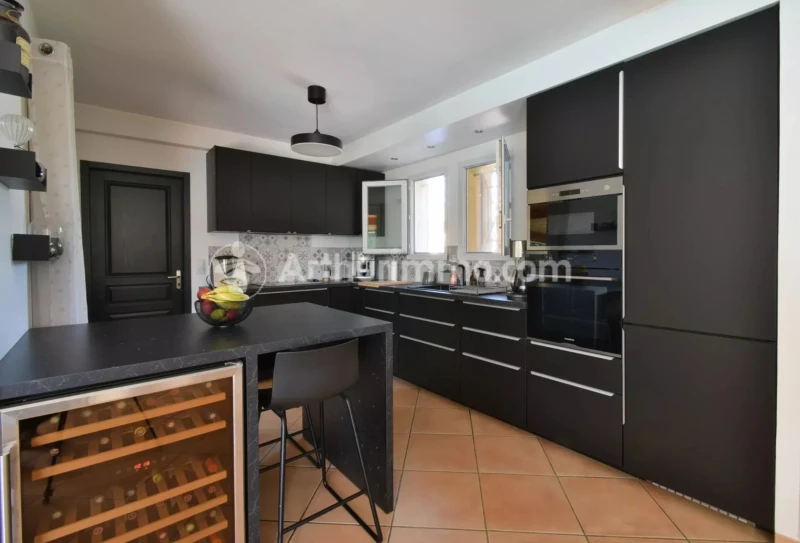 arboré chatgpt cloturée Cuisine ouverte double garage grande maison piscine Rouffiac Tolosan Sans vis-à-vis T7 véranda