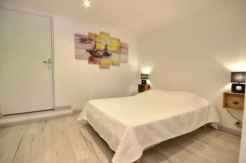 Chambre lumineuse avec un mobilier moderne et une décoration chaleureuse - Les Adrets-de-l'Estérel