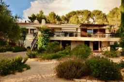 VILLA AVEC PISCINE - LE CASTELLET