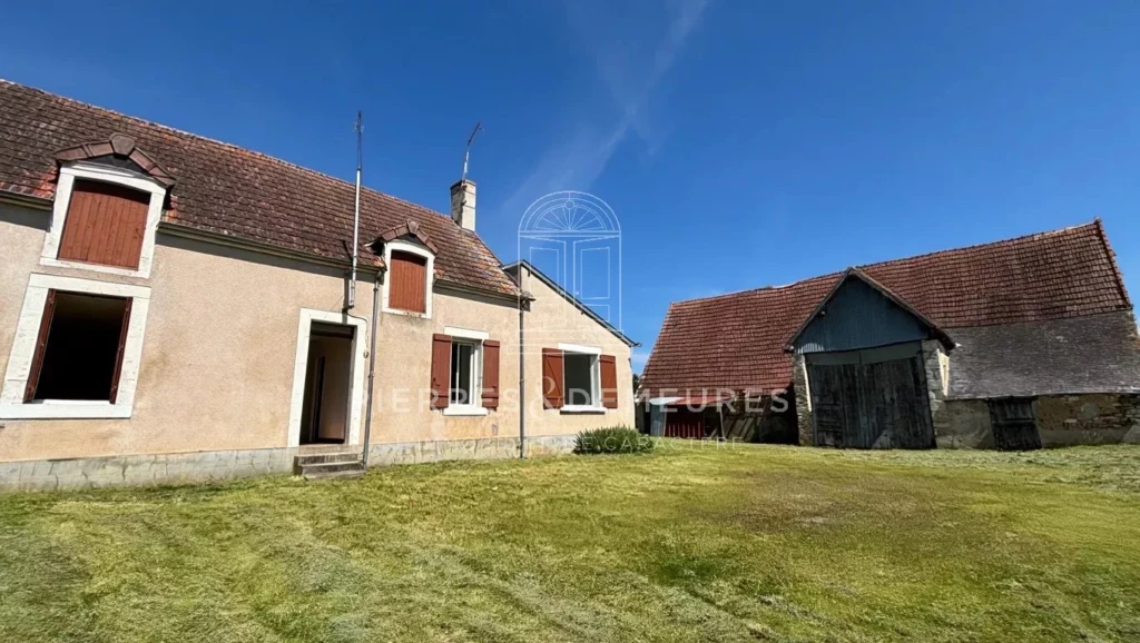 FERMETTE A RENOVER - CHANGER DE VIE - VIVRE A LA CAMPAGNE - GRANGE A AUVENT - GRANGE A RENOVER - BATISSE EN PIERRE - A VENDRE A LIGNIERES