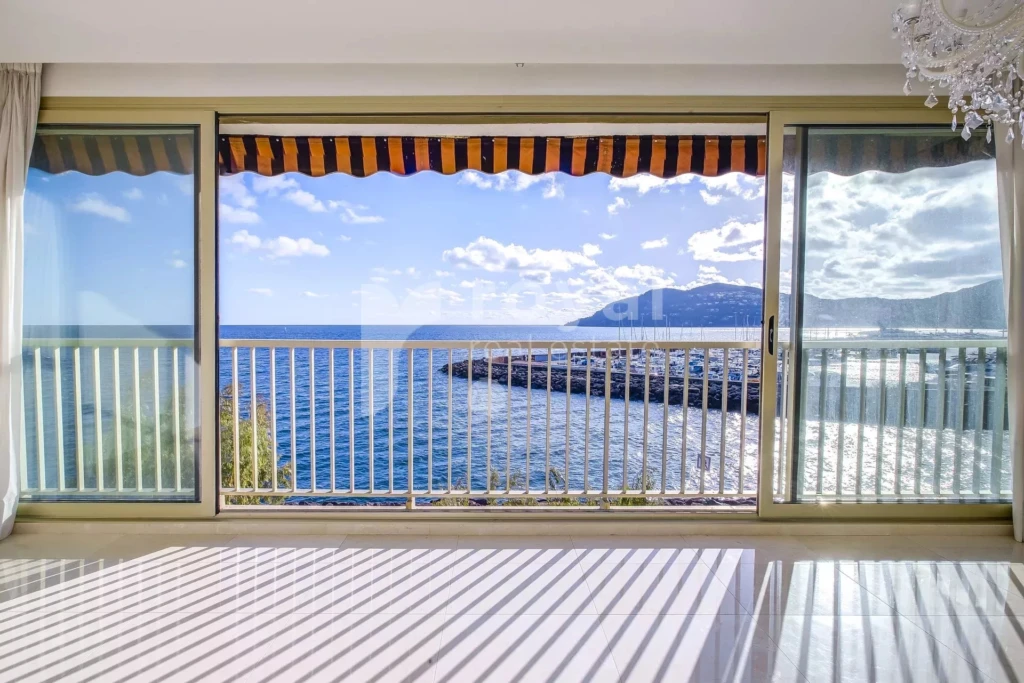 Magnifique vue mer depuis séjour d’un appartement de luxe