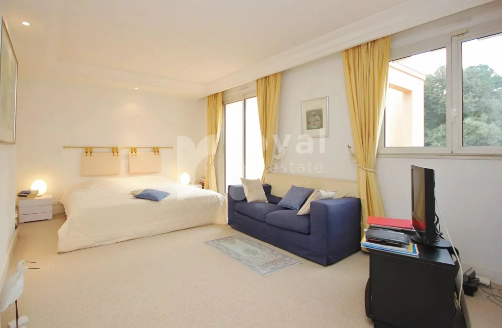 Chambre principale villa familiale avec vue – Royal Mougins Golf