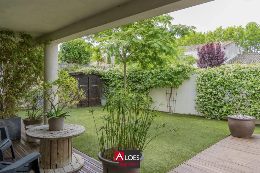 Maison Aigues-Mortes avec garage et appartement