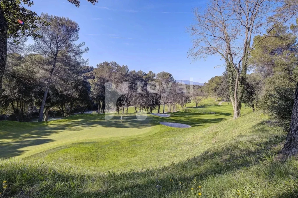 Jardin paysager et espaces verts dans résidence de luxe sécurisée à Mougins