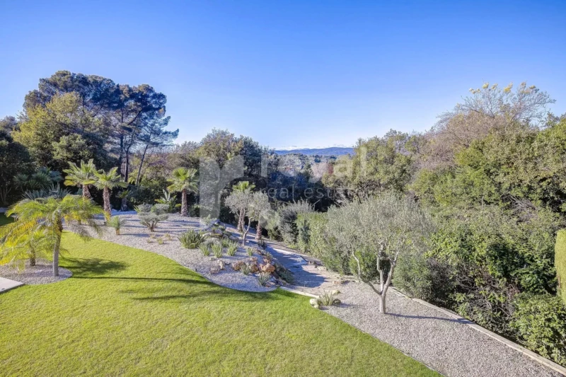 Jardin paysager d’une villa de luxe au Royal Mougins Golf