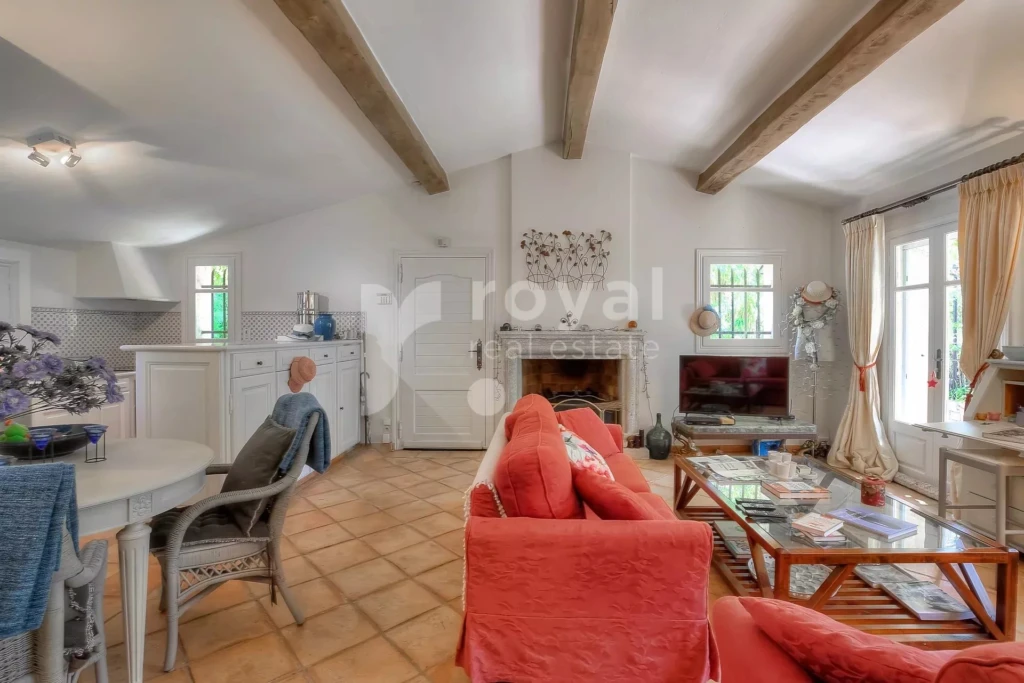 Salon chaleureux offrant confort et intimité pour les invités - Villa Provençale Châteauneuf-Grasse