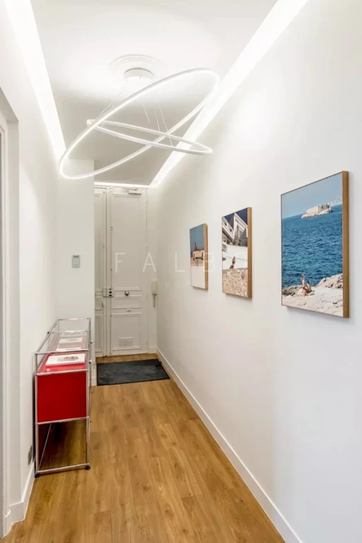 Entrée avec meuble bureaux saint giniez