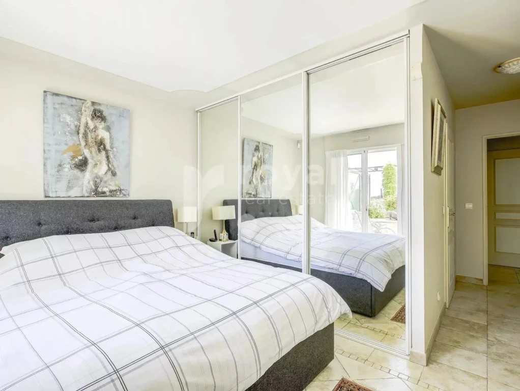 Suite confortable dans un environnement calme et verdoyant