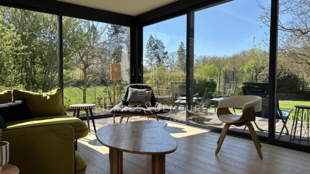 MAISON A VENDRE A ARDENTES - LONGERE - VERANDA - MAISON AVEC JARDIN - MAISON AVEC GARAGE - BIEN DE CHARME - POUTRES APPARENTES - TOMETTE - MAISON DE FAMILLE - VERANDA AVEC VUE JARDIN -