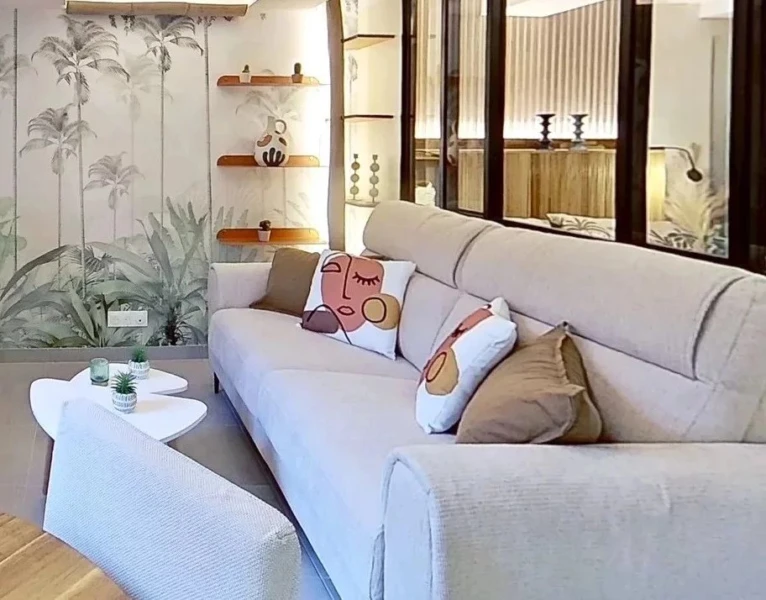 Ambiance contemporaine 'coup de cœur' : mobilier moderne et finitions soignées.