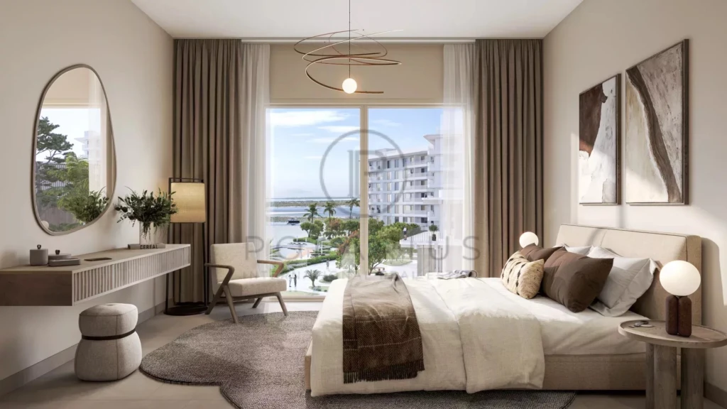 Une chambre moderne avec un grand lit, des rideaux élégants et une fenêtre donnant sur un paysage urbain. Decor épuré avec des tons neutres et des œuvres d'art aux murs.