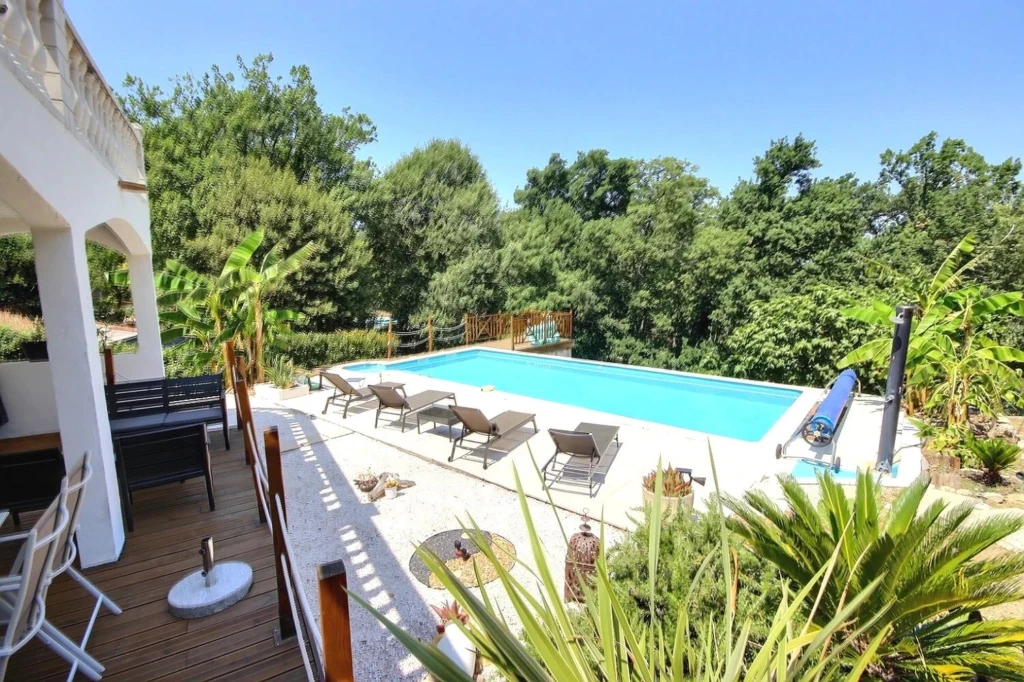 Belle piscine entourée de verdure dans cette propriété exclusive - Les Adrets-de-l'Estérel