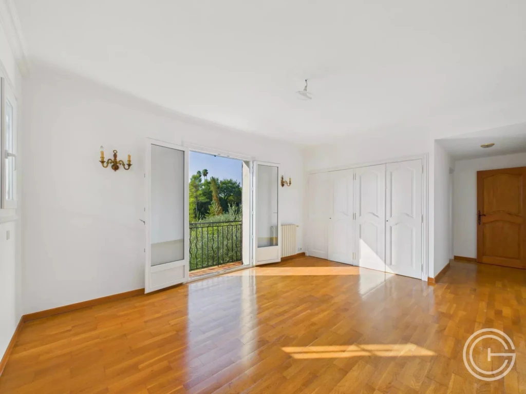 Villa individuelle 199m² avec Piscine + 1857m² de Jardin - LA COLLE SUR LOUP