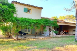 maison avec piscine, sauna, salle de sport 